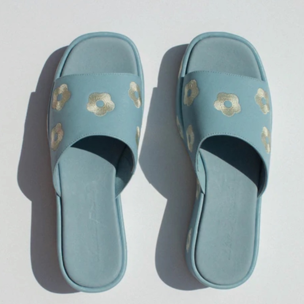 Dakota Flatform | Blue Daisy | Lisa Says Gah